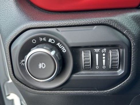 Used 2022 Jeep Wrangler Unlimited Rubicon w/ Cold Weather Group image 34