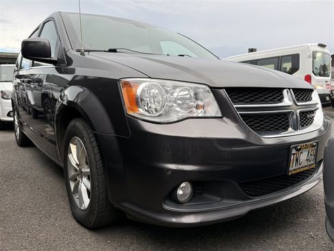 Used 2019 Dodge Grand Caravan SXT FWD image 4