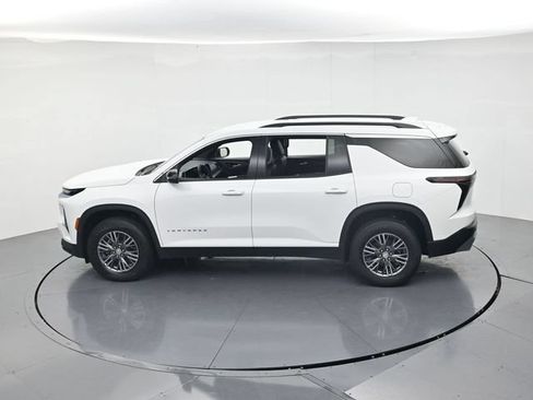 Used 2025 Chevrolet Traverse LT FWD image 50