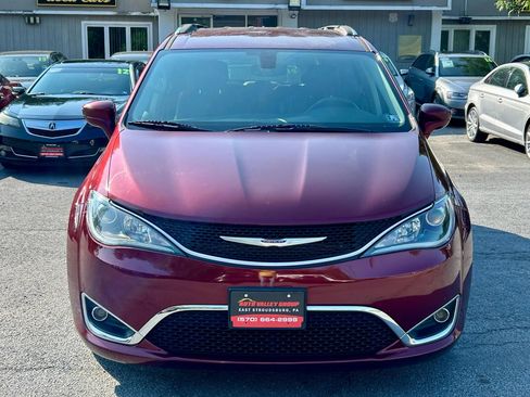 Used 2020 Chrysler Pacifica Touring-L image 3