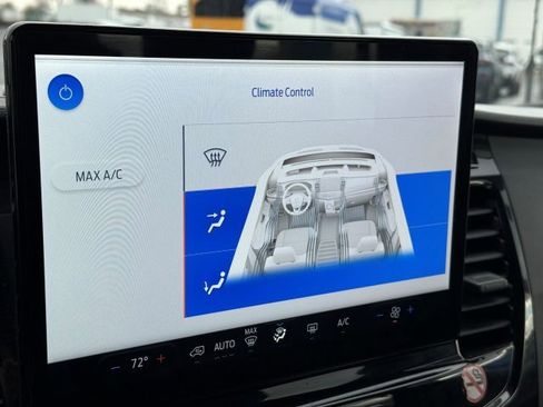 Used 2023 Ford Transit 350 XLT image 25