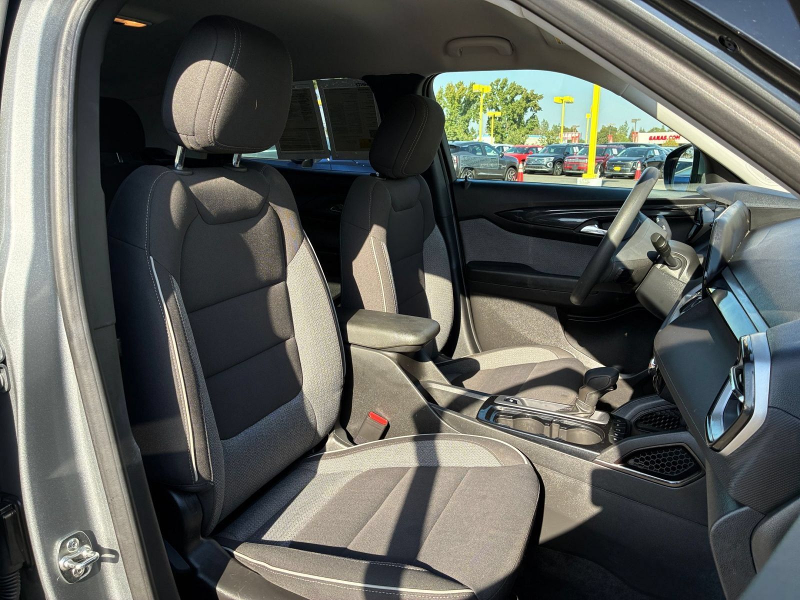 Used 2025 Chevrolet TrailBlazer LT FWD image 34