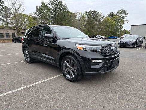 Used 2024 Ford Explorer XLT w/ Equipment Group 202A AWD/4WD image 4