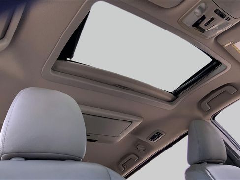 Used 2016 Toyota Sienna XLE Premium FWD image 14