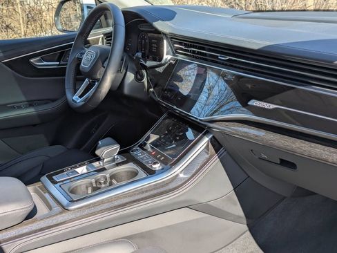 Used 2024 Audi Q8 Prestige image 33