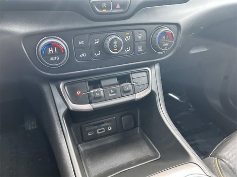 Used 2023 GMC Terrain AT4 image 32