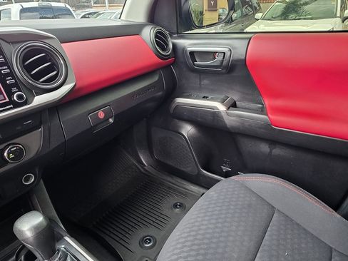 Used 2021 Toyota Tacoma SR5 AWD/4WD image 38