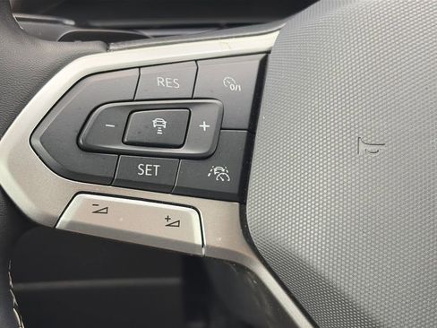 Used 2025 Volkswagen Atlas SEL AWD/4WD image 13