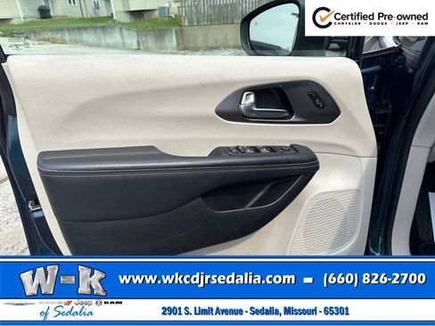 Certified 2023 Chrysler Pacifica Touring-L FWD image 16