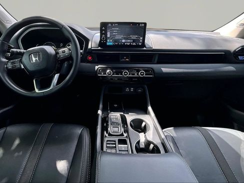 Used 2025 Honda Pilot Touring image 8