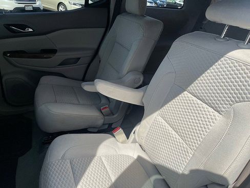 Used 2017 GMC Acadia SLE AWD/4WD image 18