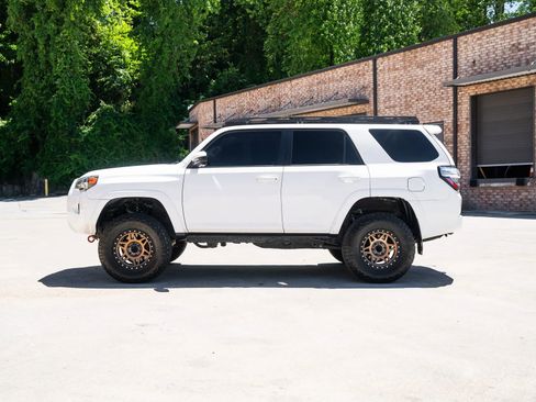 Used 2019 Toyota 4Runner SR5 AWD/4WD image 4