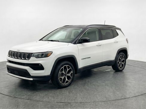 Used 2025 Jeep Compass Limited AWD/4WD image 3