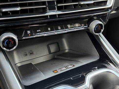 New 2026 Chevrolet Traverse LT w/ Sun and Wheel Package image 24