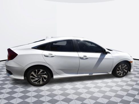 Used 2018 Honda Civic EX image 3