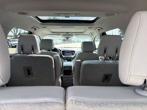Used 2017 GMC Acadia SLT FWD image 18