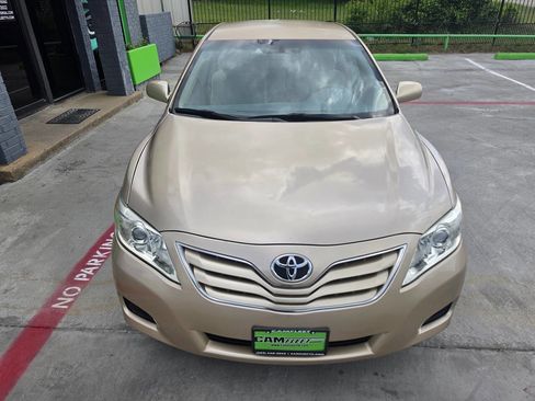 Used 2010 Toyota Camry LE image 6