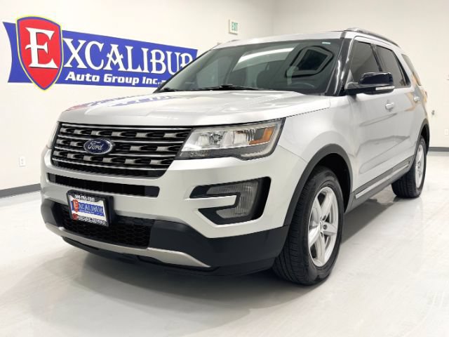 Used 2017 Ford Explorer XLT w/ Equipment Group 201A AWD/4WD image 3