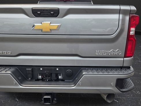 Used 2024 Chevrolet Silverado 2500 High Country w/ High Country Premium Package AWD/4WD image 30