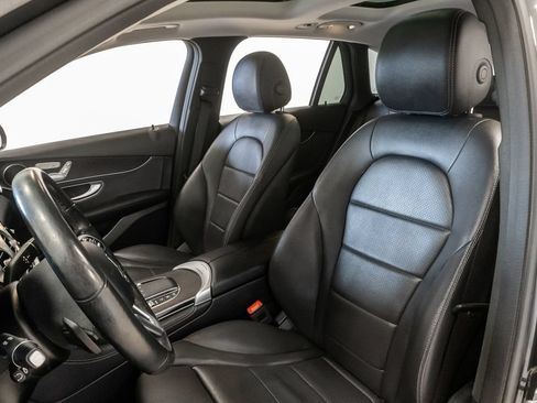 Used 2021 Mercedes-Benz GLC 300 4MATIC w/ Premium Package image 10