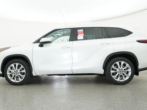 New 2026 Toyota Highlander Limited image 54