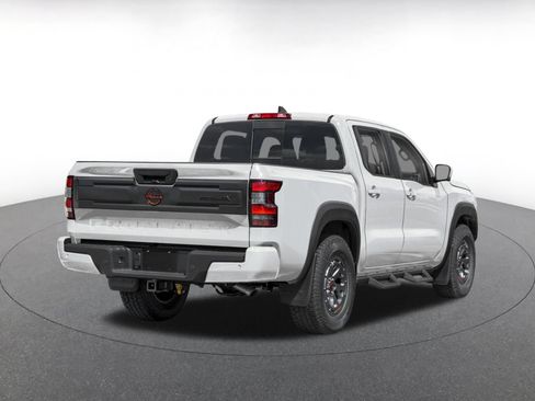 Used 2026 Nissan Frontier PRO-4X AWD/4WD image 2