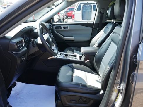 Used 2023 Ford Explorer XLT w/ Equipment Group 202A AWD/4WD image 2