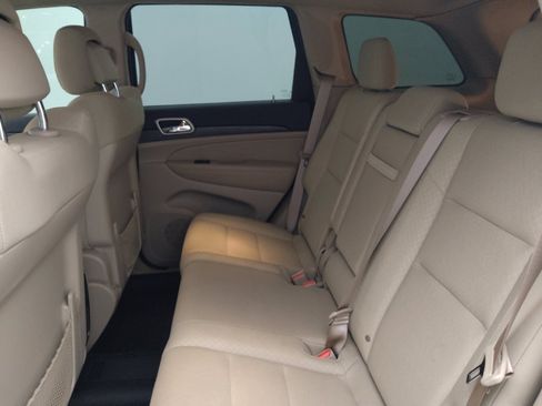 Used 2019 Jeep Grand Cherokee Laredo AWD/4WD image 18