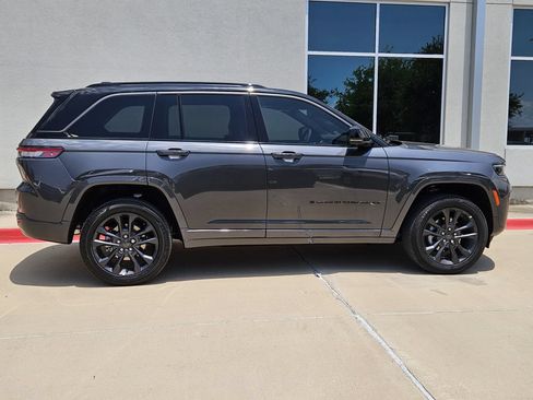 New 2026 Jeep Grand Cherokee Limited AWD/4WD image 2