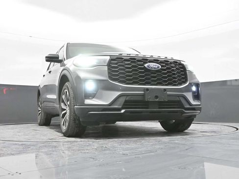 Used 2025 Ford Explorer ST-Line image 35