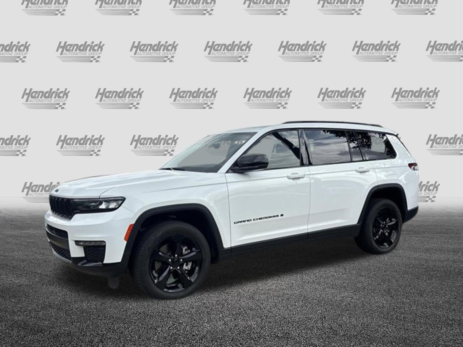 Used 2024 Jeep Grand Cherokee L Limited w/ Black Appearance Package AWD/4WD image 5