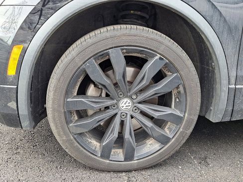 Used 2020 Volkswagen Tiguan SE R-Line image 3