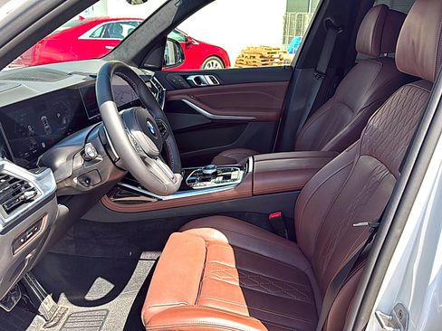 Certified 2025 BMW X7 M60i image 7