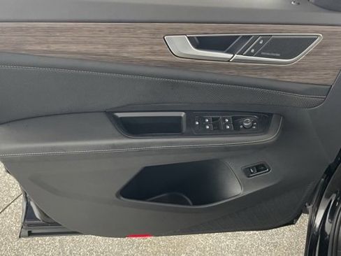 Used 2024 Volkswagen Atlas SEL Premium R-Line image 34