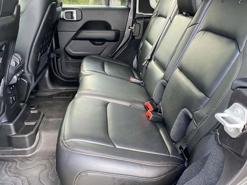 Used 2022 Jeep Wrangler Unlimited Rubicon w/ Trailer Tow Package image 13