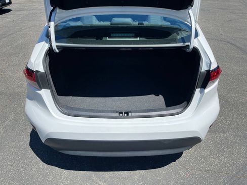 Used 2025 Toyota Corolla LE FWD image 29