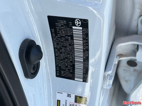 Certified 2025 Toyota Corolla LE FWD image 33