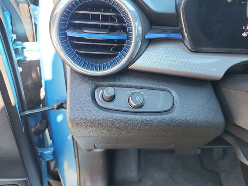 Used 2025 Chevrolet Trax LT w/ Driver Confidence Package image 13