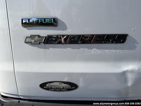 Used 2011 Chevrolet Express 2500 image 7