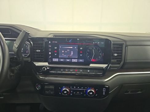 Used 2025 GMC Sierra 1500 SLT RWD image 10