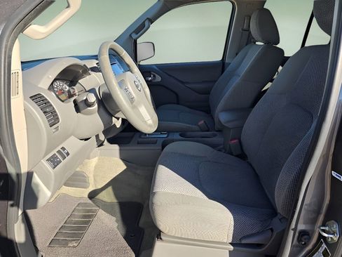 Used 2017 Nissan Frontier SV image 13