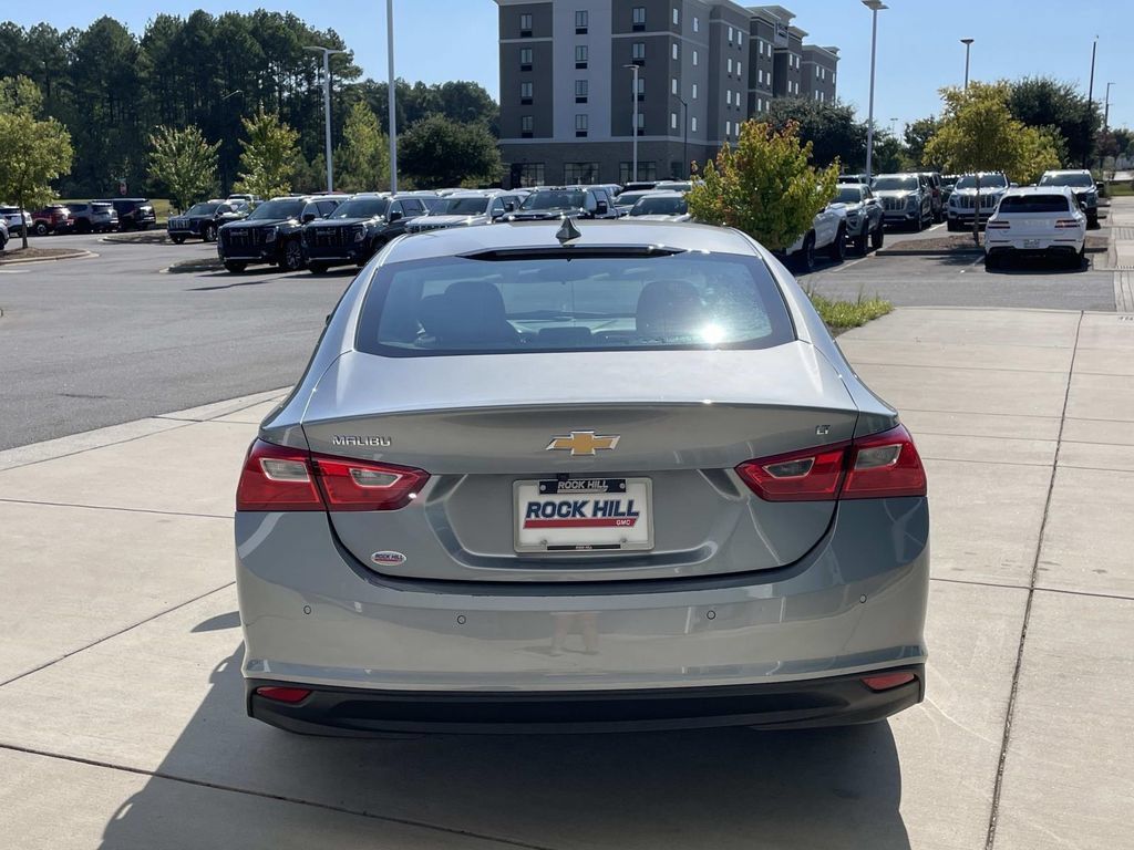Used 2025 Chevrolet Malibu LT FWD image 3