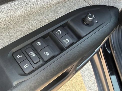 Used 2022 Jeep Compass Latitude w/ Sun and Sound Group AWD/4WD image 21