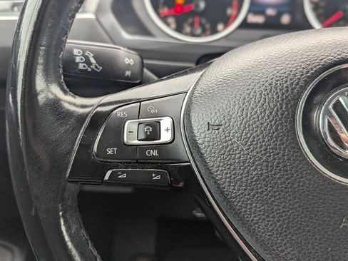 Used 2018 Volkswagen Tiguan SEL AWD/4WD image 24