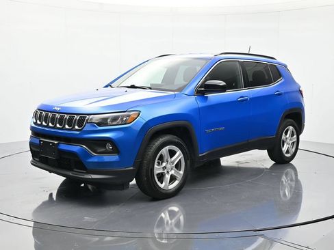 Used 2024 Jeep Compass Latitude AWD/4WD image 1