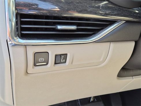 Used 2023 Cadillac XT4 Premium Luxury image 23