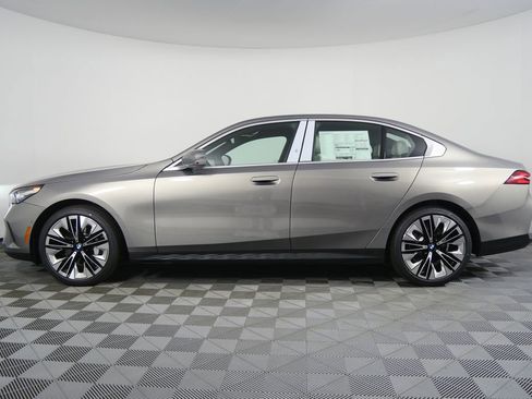 New 2026 BMW 530i xDrive w/ Premium Package image 6