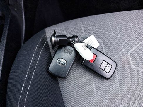 Used 2021 Toyota Tacoma TRD Off-Road w/ Technology Package RWD image 29