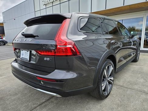 Used 2025 Volvo V60 B5 Cross Country Plus AWD/4WD image 5