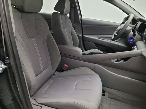Used 2025 Hyundai Elantra SE FWD image 21